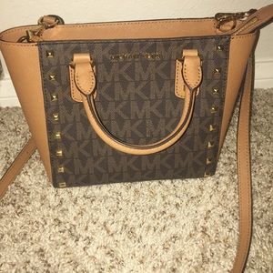 Micheal Kors Crossbody Bag